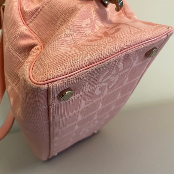 Authentic Chanel pink purse with cc logos - Picture 10 of 16